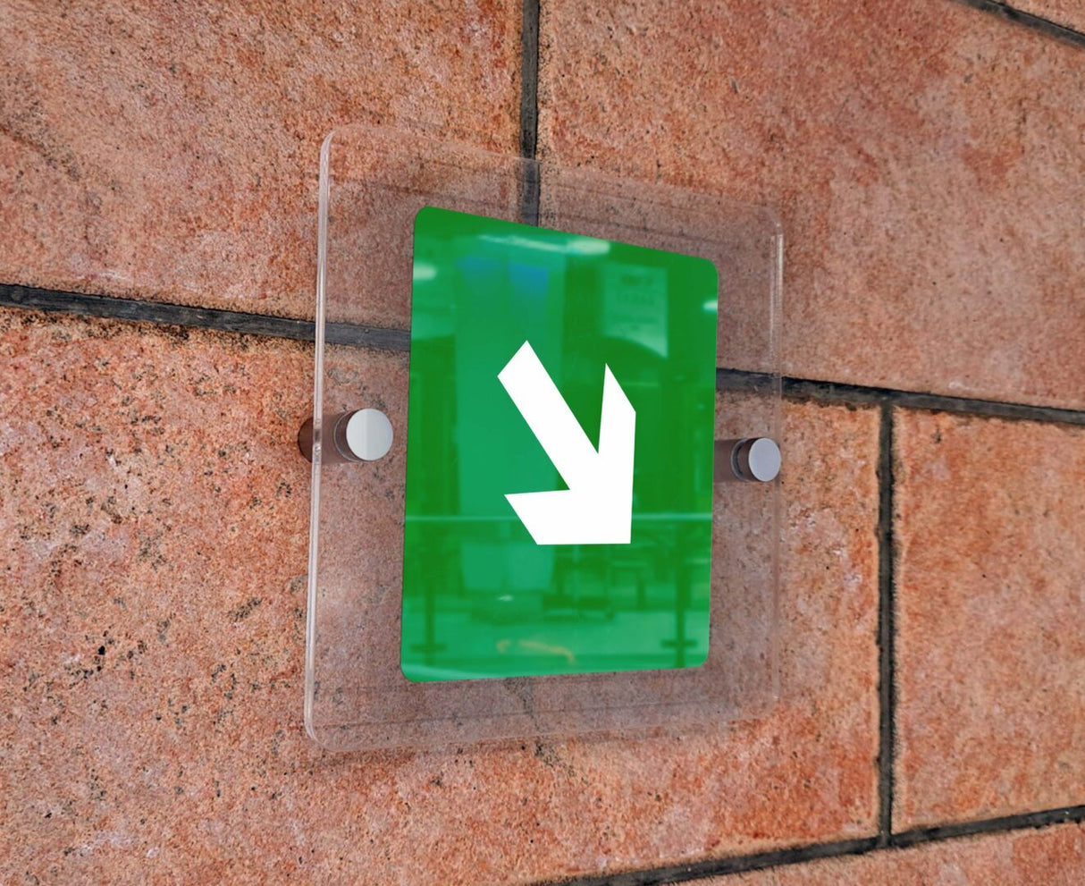 Πινακίδα Σήμανσης Κατεύθυνσης Aκρυλικό Plexiglass “ΚΑΤΕΥΘΥΝΣΗ ΚΑΤΩ ΔΕΞΙΑ” 150mm x 150mm