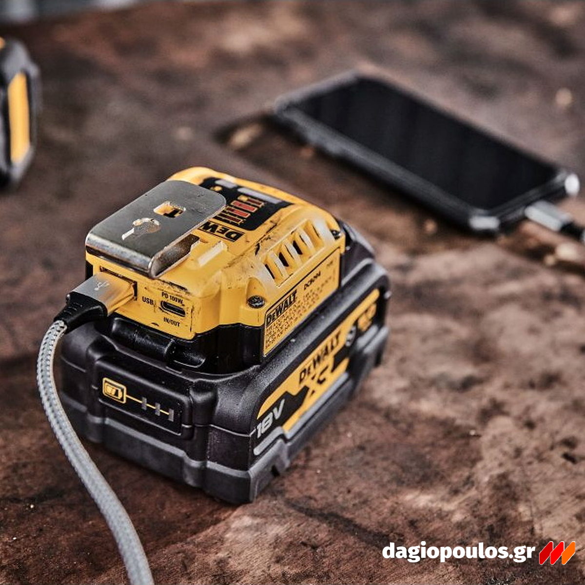 DeWalt DCB094K-QW Φορτιστής Μπαταρίας Με Κλιπ Ζώνης 18V Li-Ion + Καλώδιο USB