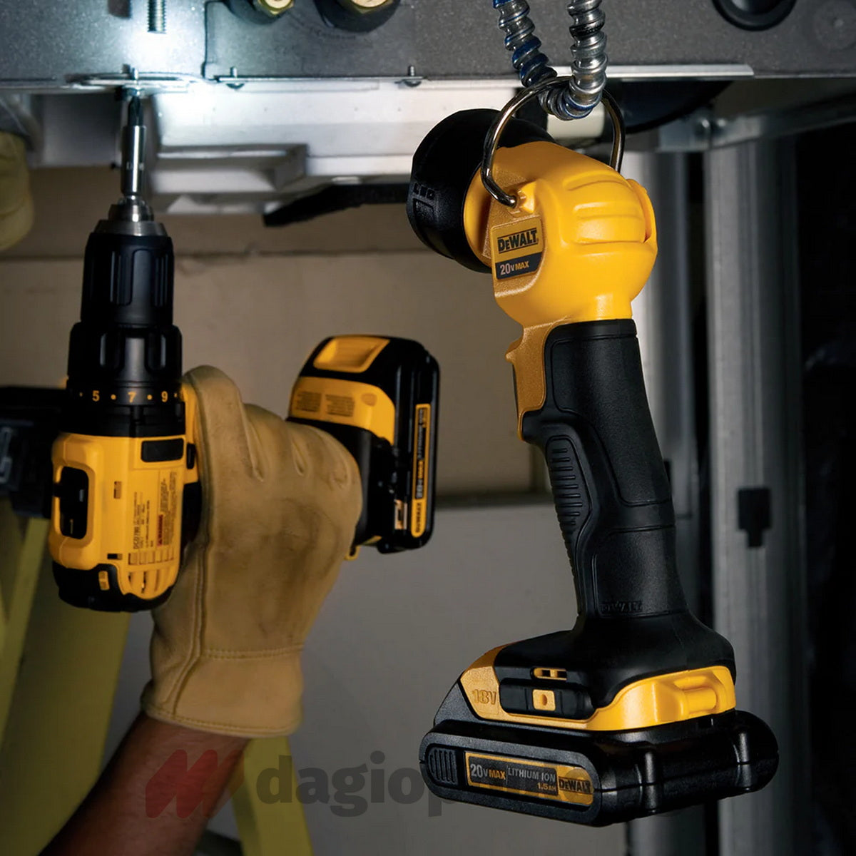 DeWalt DCL040-XJ Φακός Μπαταρίας Επαναφορτιζόμενος 18V Li-Ion 110 Lumens SOLO Περιστρεφόμενος
