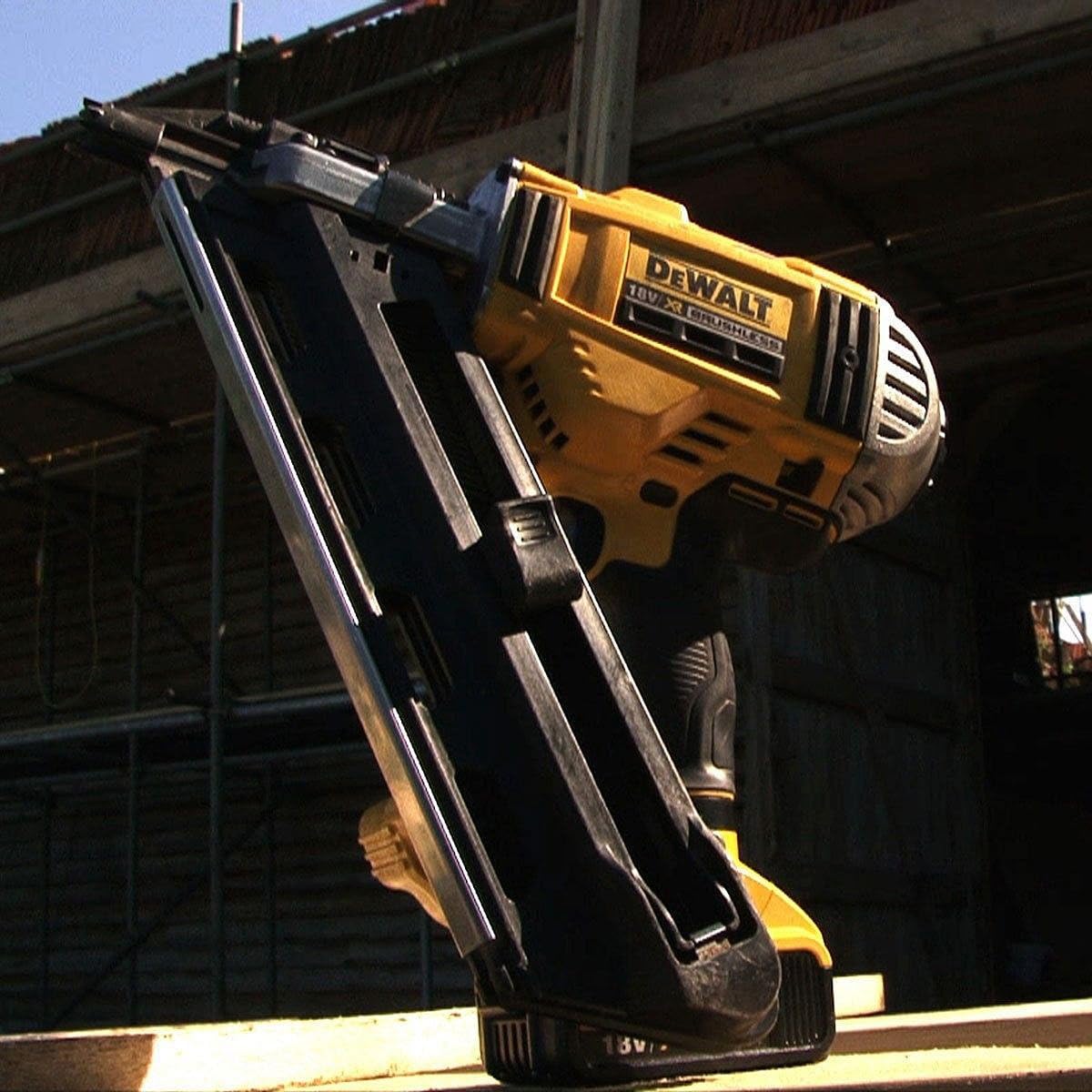 DeWalt DCN692P2-QW Brushless Καρφωτικό Ξύλου Μπαταρίας 18V XR Li-Ion Με 2 Μπαταρίες 5.0Ah & Βαλίτσα