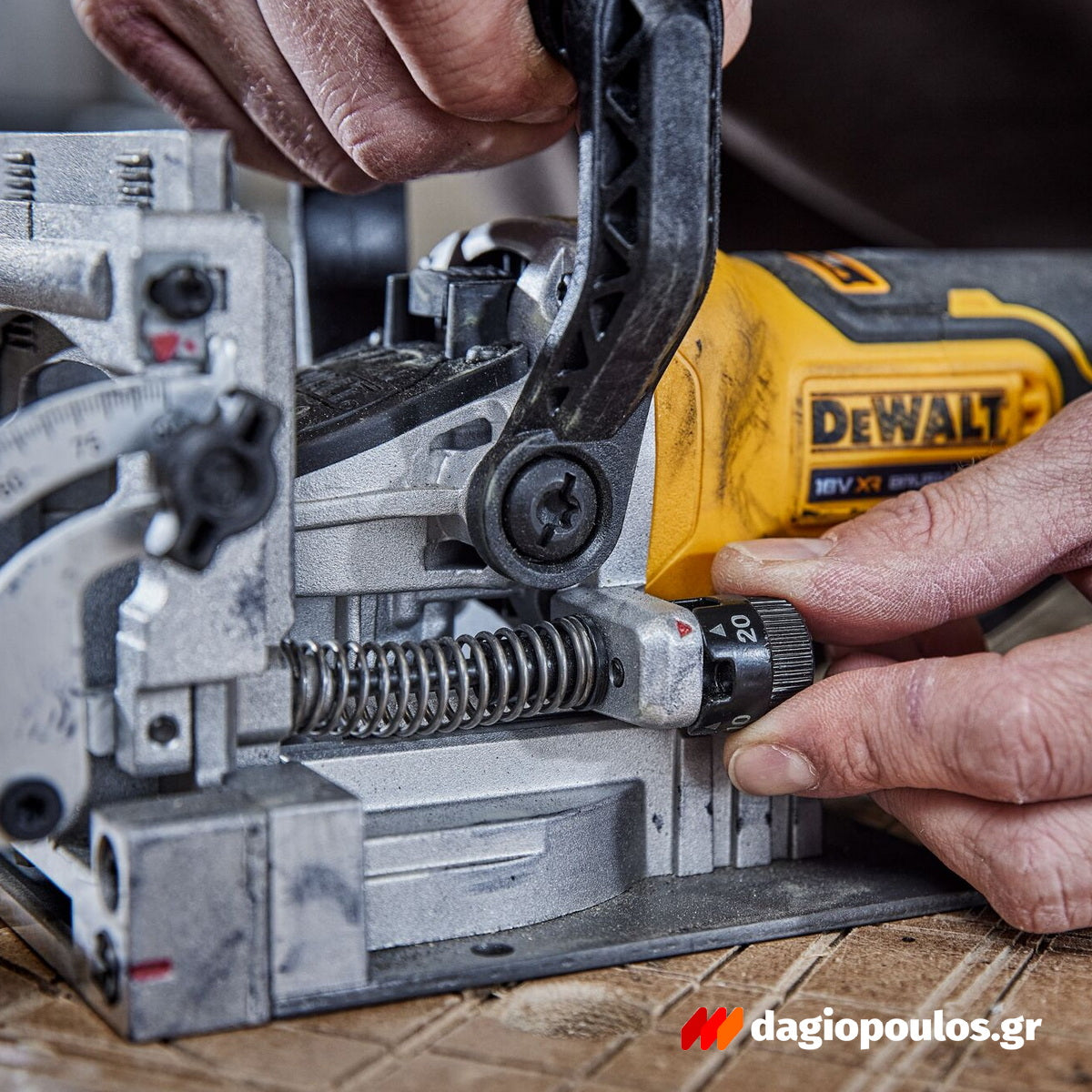 DeWalt DCW682NT-XJ Brushless Φρεζοκαβιλιέρα Μπαταρίας 18V Li-Ion SOLO Με Βαλίτσα