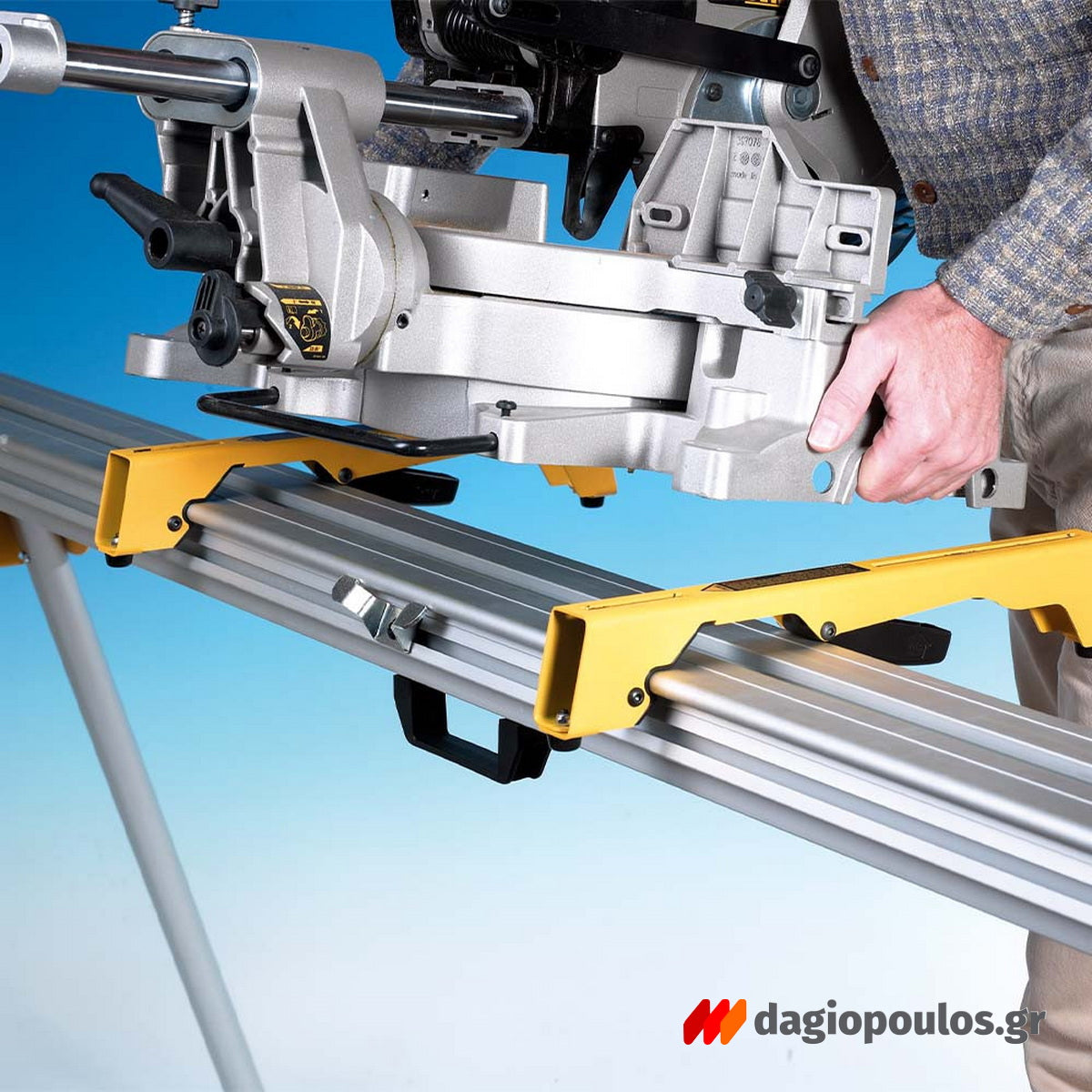 Πόδια quick-release αναδιπλούμενα για γρήγορο στήσιμο στο εργοτάξιο