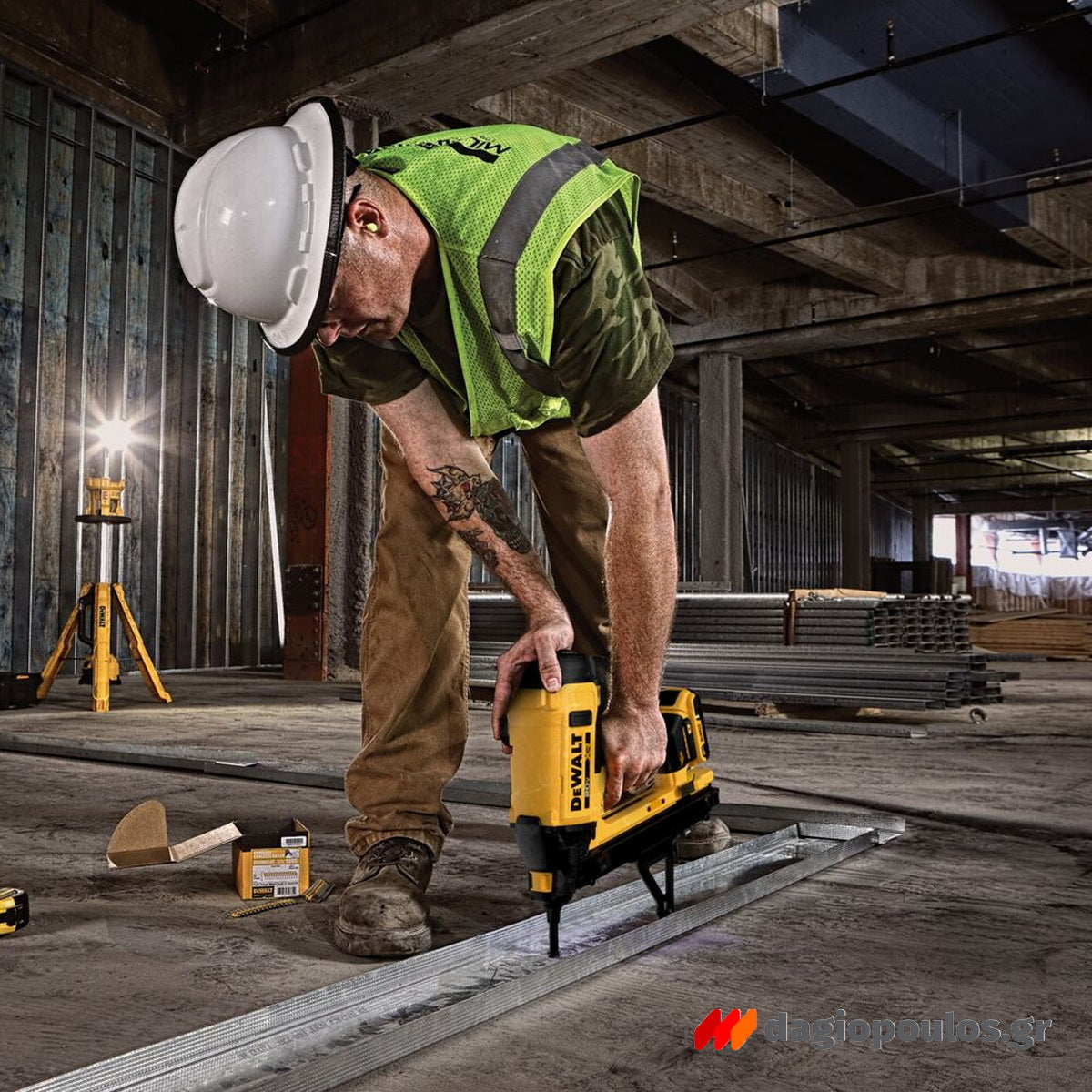 DeWalt DGN845D1-QW Καρφωτικό Αερίου- Μπαταρίας 18V Li-Ion Με Μπαταρία 2.0Ah & Βαλίτσα T-Stak