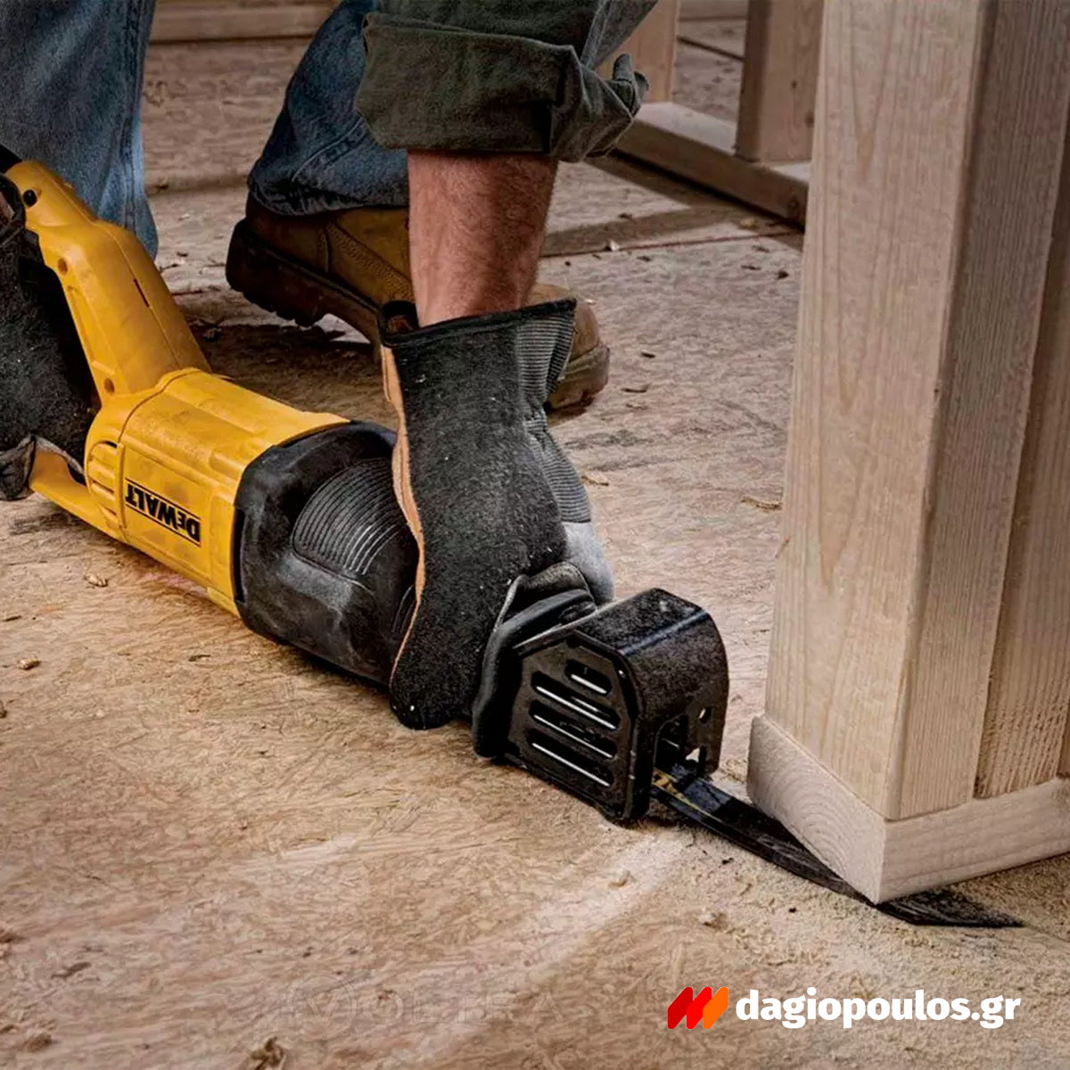 DeWalt DWE305PK-QS Ηλεκτρική Σπαθοσέγα (Σεγάτσα) 1100W