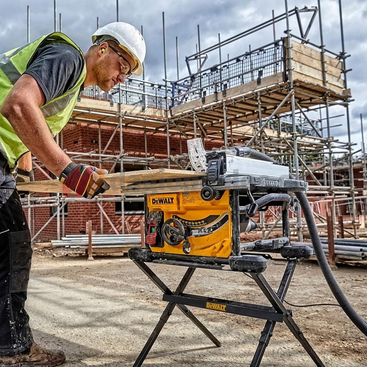 DeWalt DWE7485-QS Ηλεκτρικό Δισκοπρίονο Πάγκου 210mm