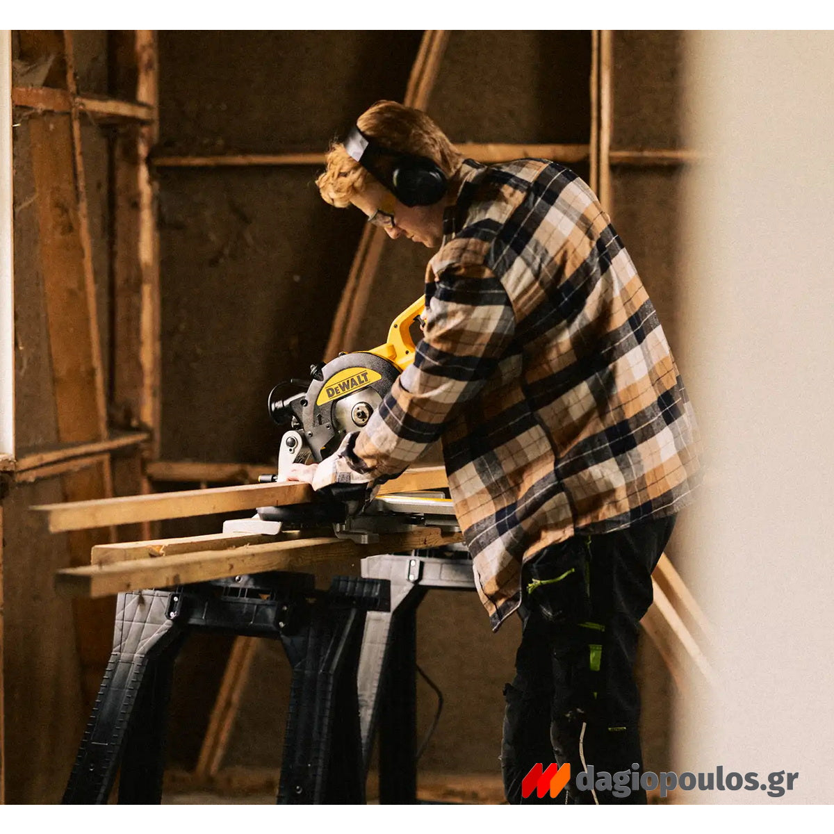 DeWalt DWS774-QS Ηλεκτρικό Δισκοπρίονο Πάγκου 1400W 216mm