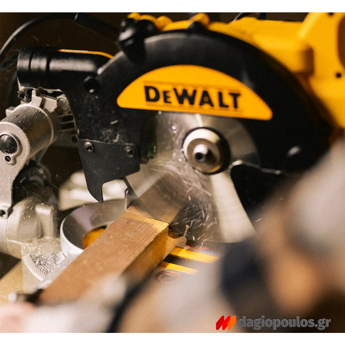 DeWalt DWS774-QS Ηλεκτρικό Δισκοπρίονο Πάγκου 1400W 216mm