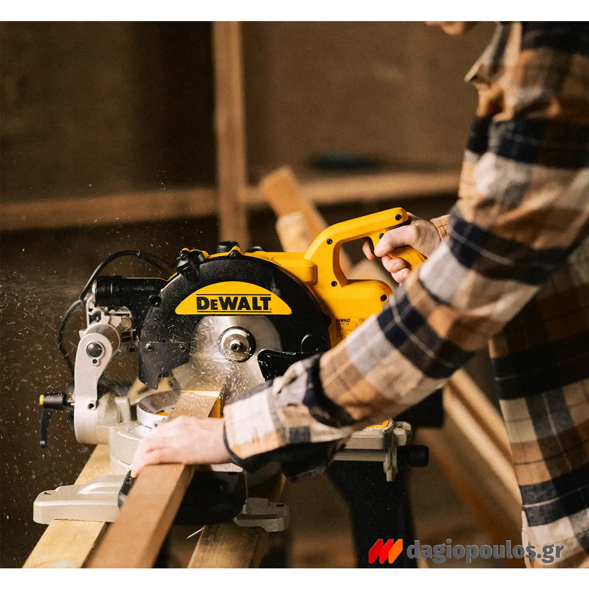 DeWalt DWS774-QS Ηλεκτρικό Δισκοπρίονο Πάγκου 1400W 216mm