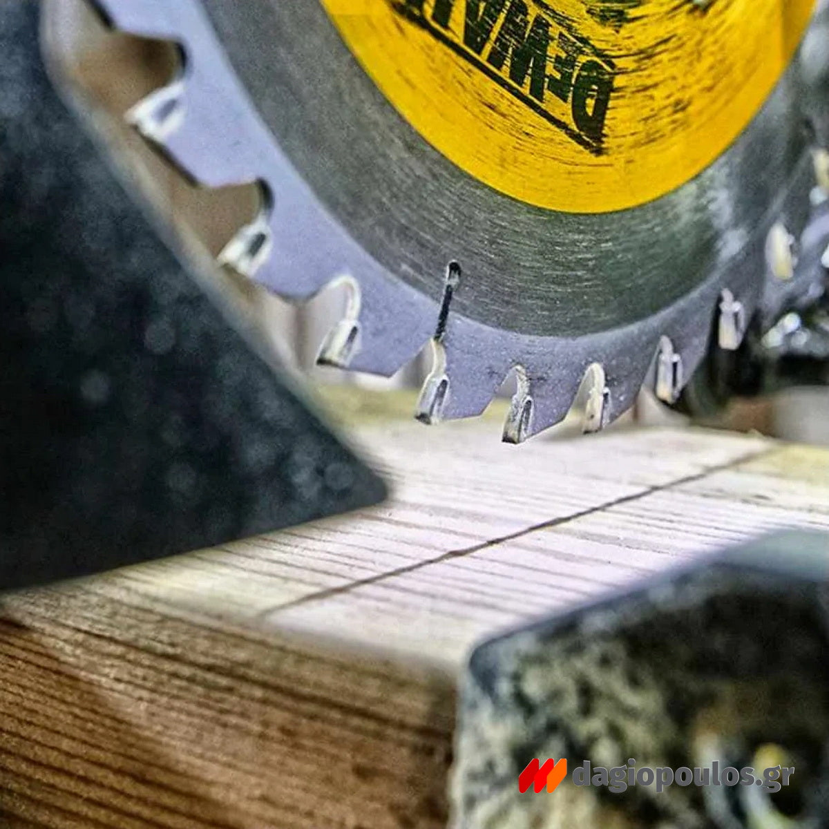 DeWalt DWS774-QS Ηλεκτρικό Δισκοπρίονο Πάγκου 1400W 216mm