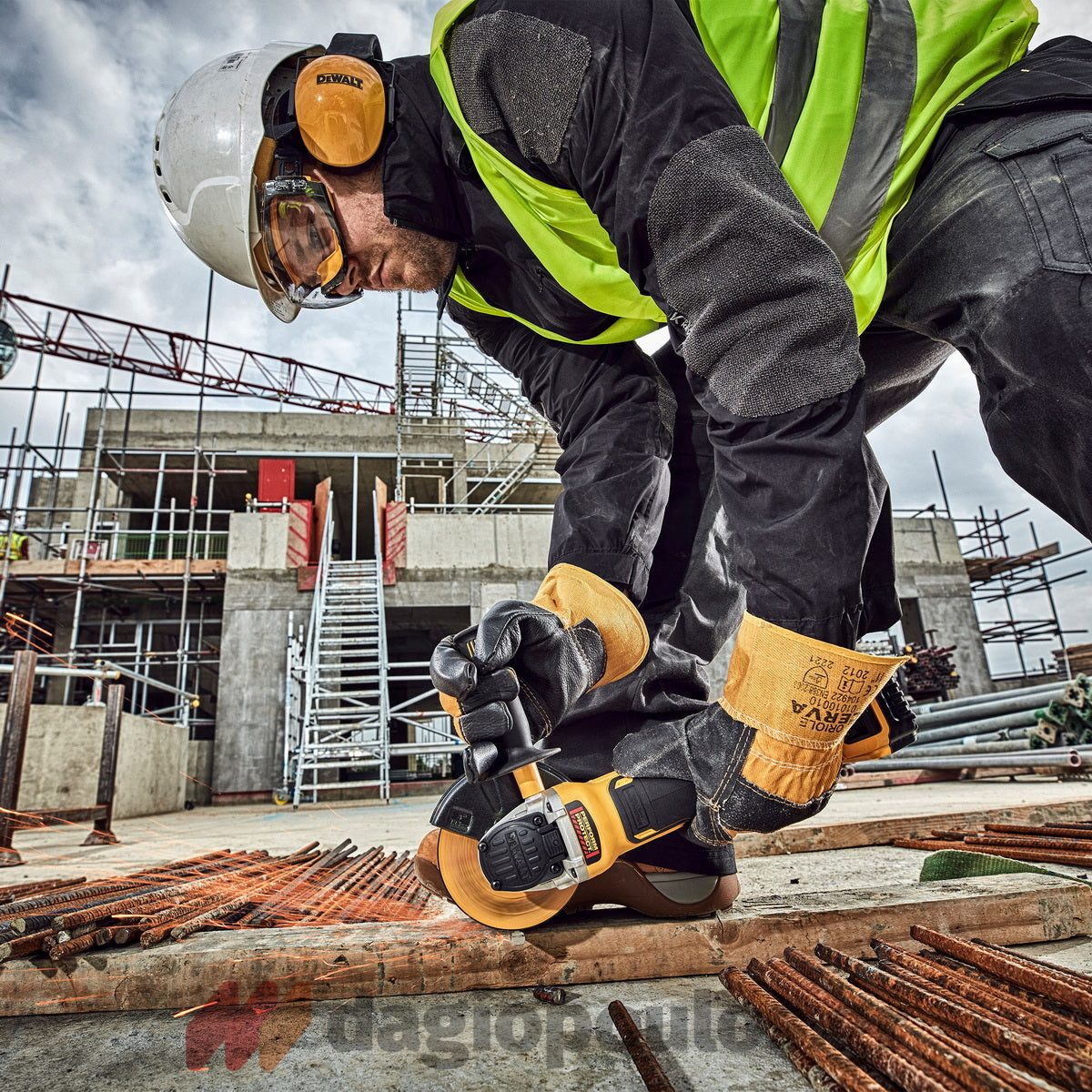 DeWalt DCK422P3T-QW Συλλογή Πνευματικό Πιστολέτο, Παλμικό Κατσαβίδι, Γωνιακός Τροχός, Κρουστικό Δραπανοκατσάβιδο 18V Li-Ion Με 3 Μπαταρίες 5.0Ah & 2 Βαλίτσες Tstak