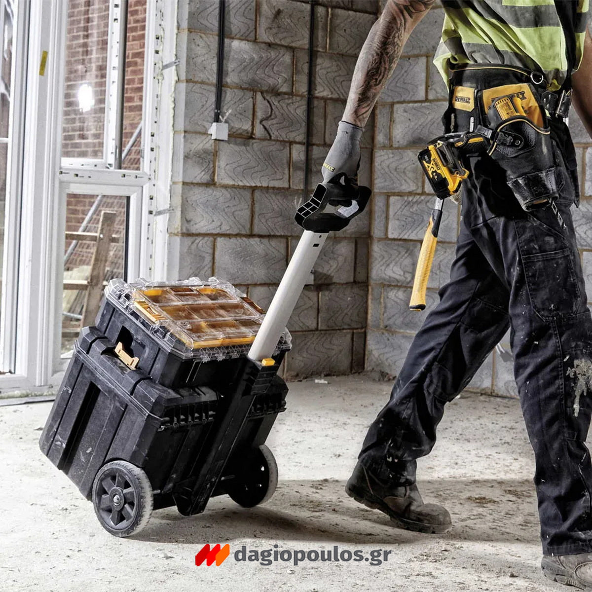 DeWalt DWST83347-1 Εργαλειοθήκη Μπαούλο Τροχήλατη Με Λαβή T-STAK 55Ltr