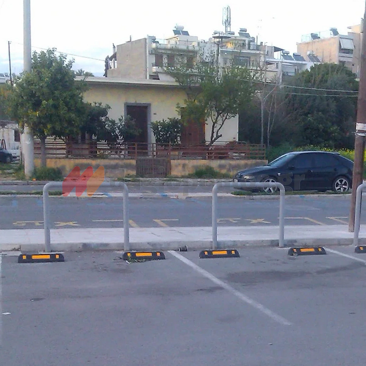 Στοπ Τροχού Μονό Ενισχυμένο Μασίφ Οβάλ Με Αντανακλαστικό 600mm x 120mm x 100mm