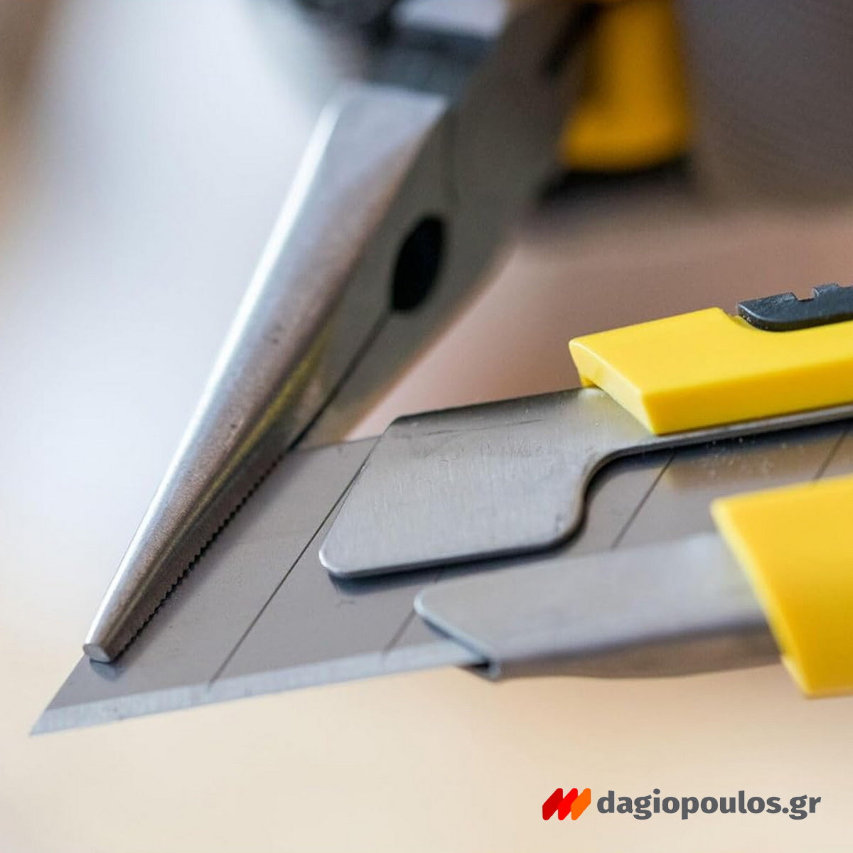 Stanley 1-10-425 Μαχαίρι Κόφτης Μοκέτας (Φαλτσέτα) Με Ροδέλα & Λάμα 25mm