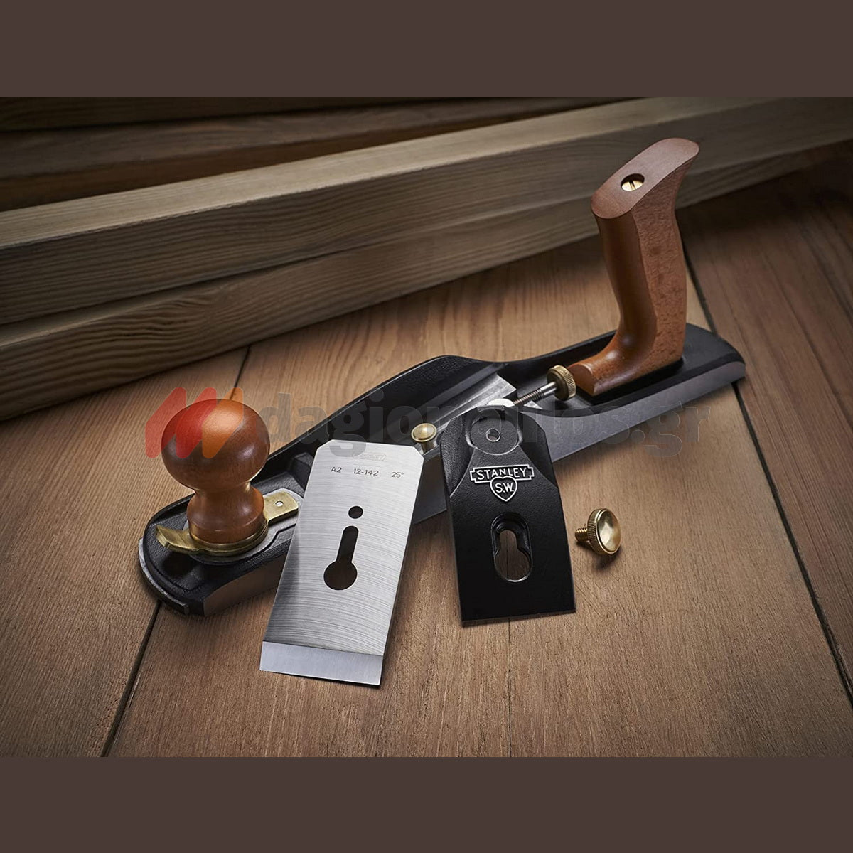 Κοπτικό bevel up φαρδύ και παχύ στο ροκάνι Stanley για σταθερή κοπή και λείανση ξύλου