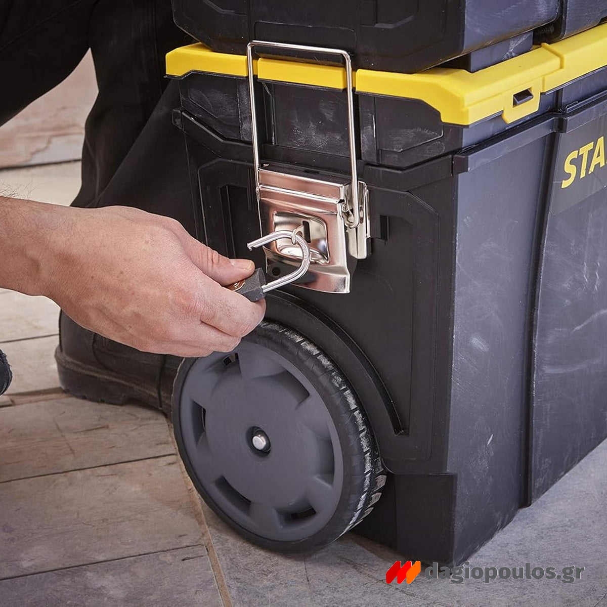 Stanley 1-70-326 Εργαλειοθήκη Κλειστου Τύπου Τροχήλατη