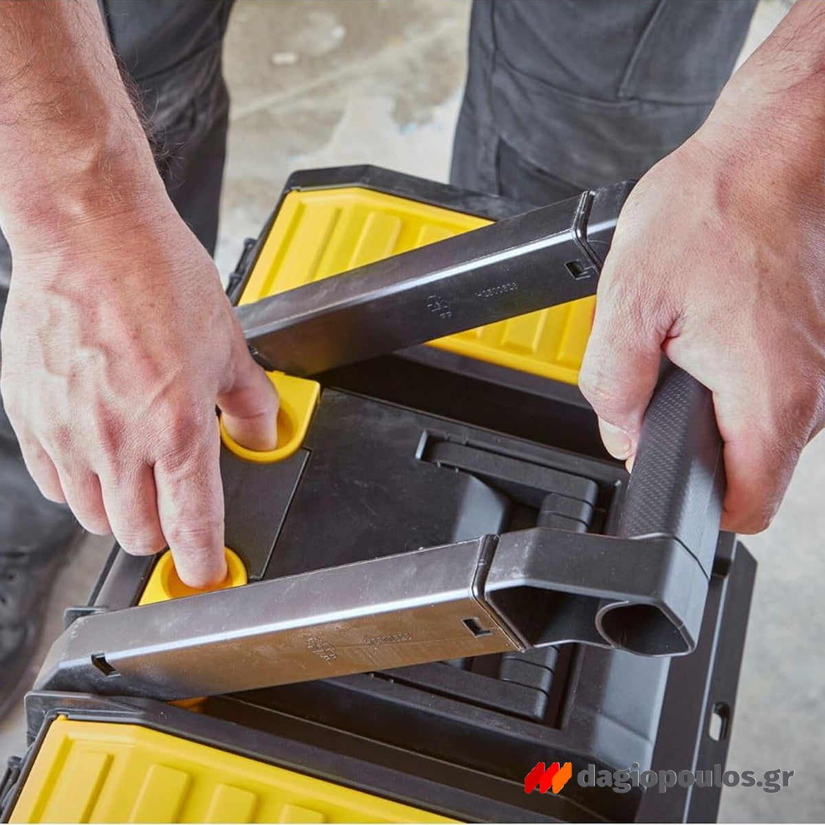 Stanley 1-70-326 Εργαλειοθήκη Κλειστου Τύπου Τροχήλατη