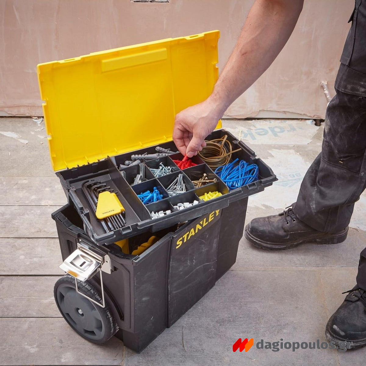 Stanley 1-70-326 Εργαλειοθήκη Κλειστου Τύπου Τροχήλατη