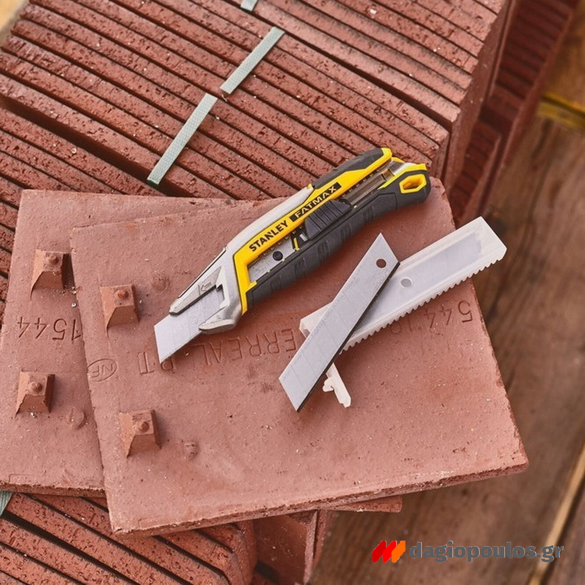 Stanley FMHT10594-0 FatMax Μαχαίρι Κόφτης Μοκέτας (Φαλτσέτα) Με Ροδέλα & Λάμα 18mm