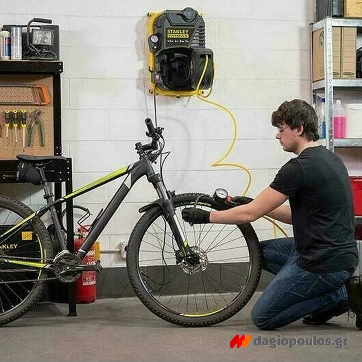 Stanley FMXCMD152WE Fatmax Αεροσυμπιεστής - Κομπρεσέρ Αέρα Τοίχου Με Λάστιχο 1100W 8Bar 2Ltr