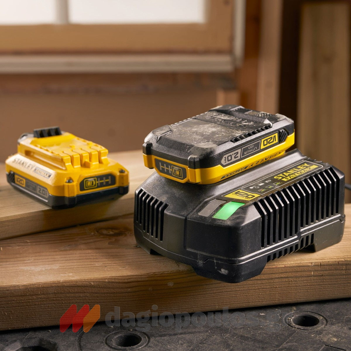 Stanley SFMCB12D2 Συλλογή Φορτιστής Με 2 Μπαταρίες 18V Li-Ion 2.0Ah