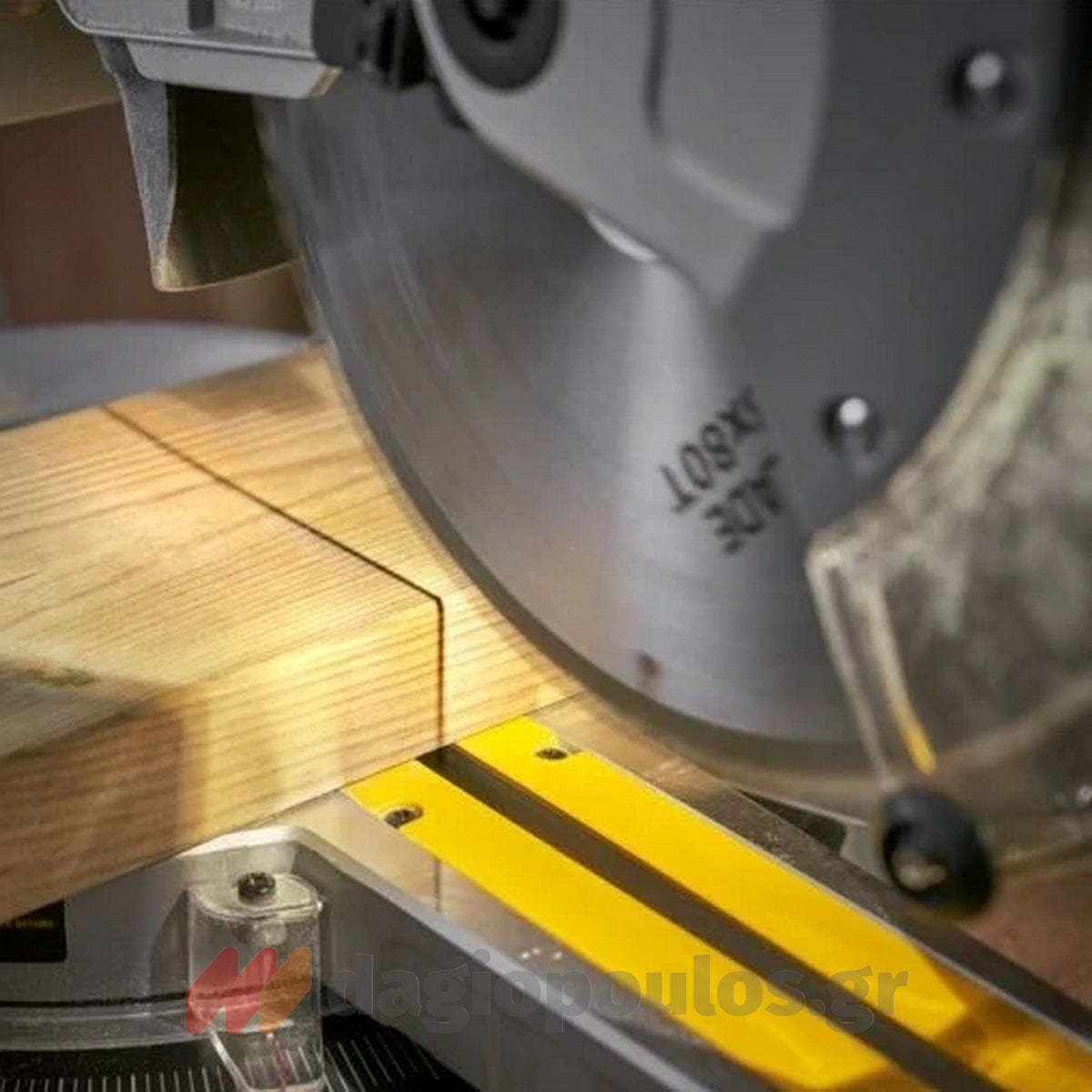 Stanley SM1650 Ηλεκτρικό Δισκοπρίονο Πάγκου 1650W 254mm