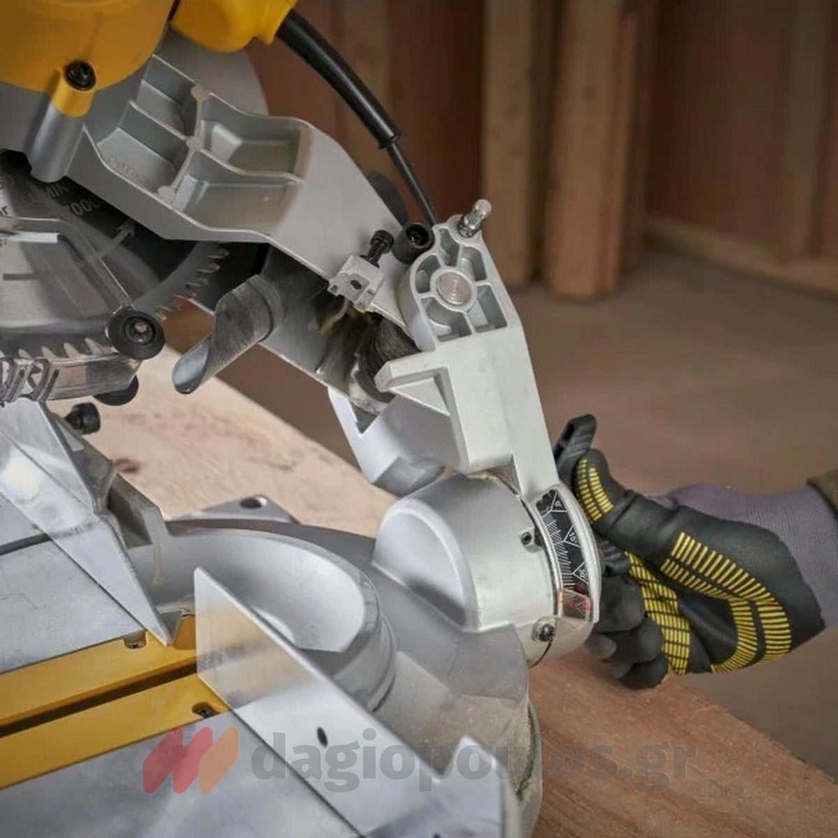 Stanley SM1650 Ηλεκτρικό Δισκοπρίονο Πάγκου 1650W 254mm