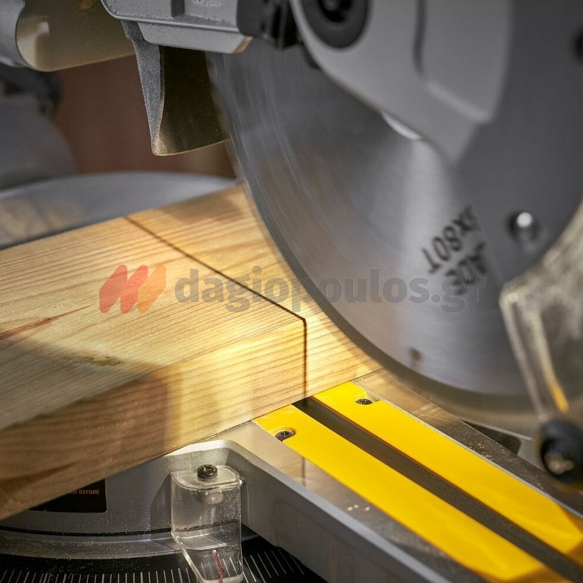 Stanley SM1800-QS Ηλεκτρικό Φαλτσοπρίονο Δισκοπρίονο Radial Πάγκου 1800W 254mm