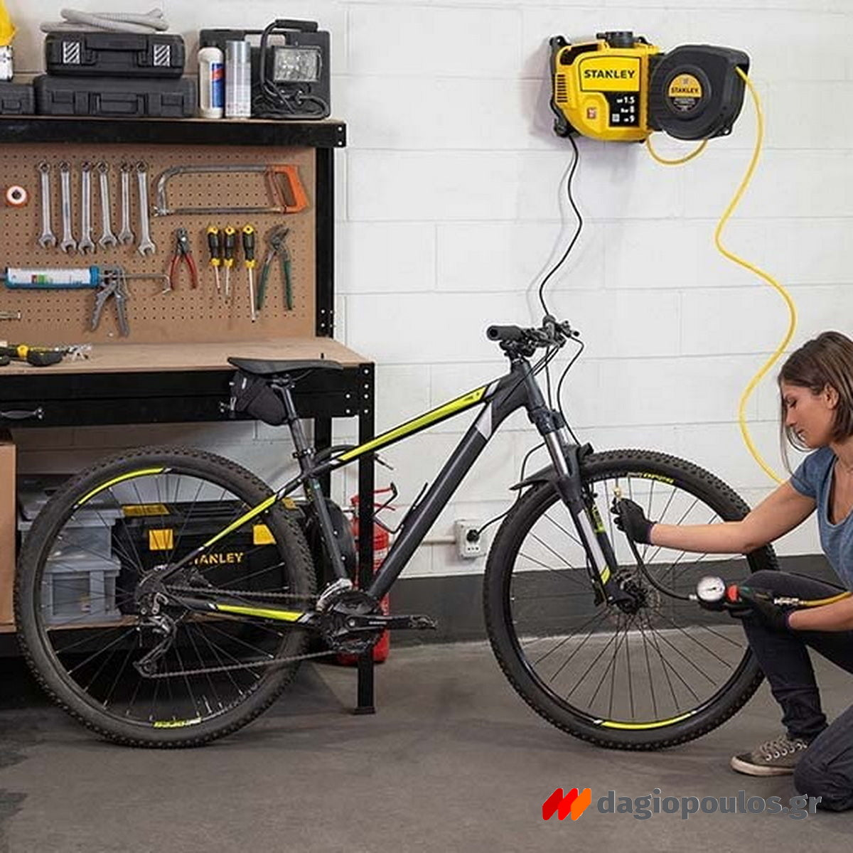 Stanley SXCMD15WE Αεροσυμπιεστής Κομπρεσέρ Αέρα Τοίχου Με Λάστιχο 1.5Hp 116PSI 8Bar