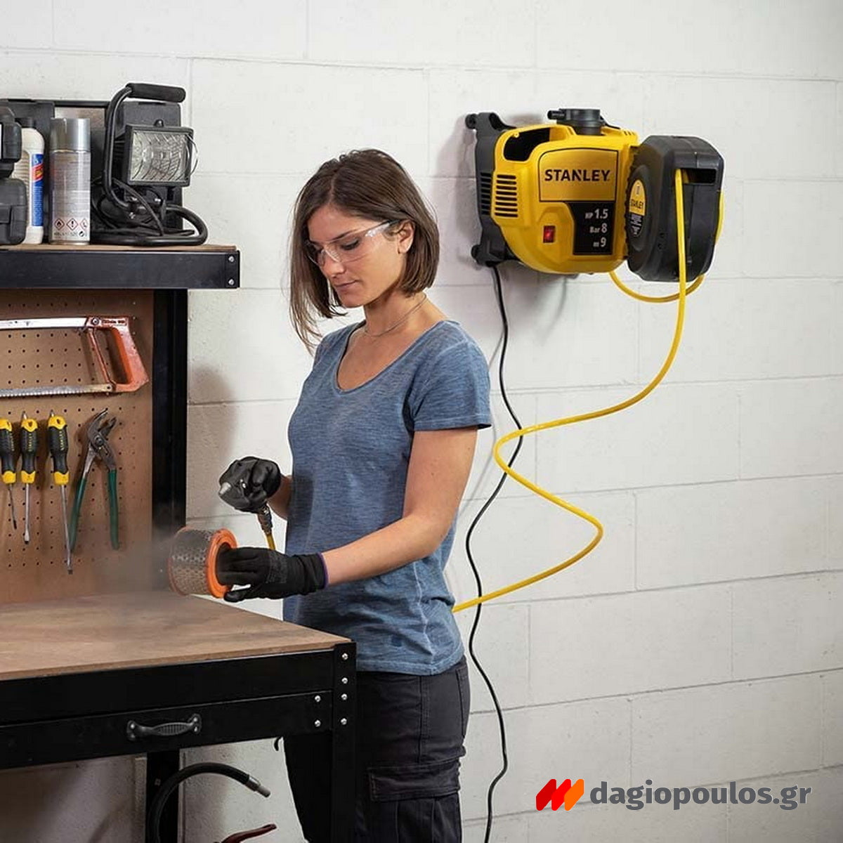 Stanley SXCMD15WE Αεροσυμπιεστής Κομπρεσέρ Αέρα Τοίχου Με Λάστιχο 1.5Hp 116PSI 8Bar