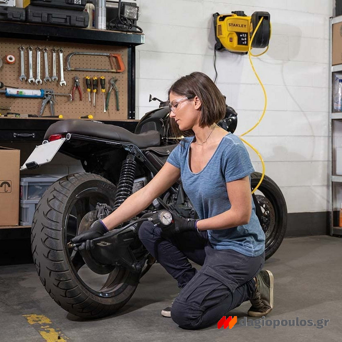 Stanley SXCMD15WE Αεροσυμπιεστής Κομπρεσέρ Αέρα Τοίχου Με Λάστιχο 1.5Hp 116PSI 8Bar