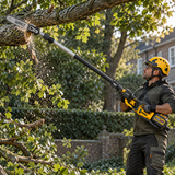Επαγγελματικό κονταροπρίονο DeWalt σε ψηλό κλαδί