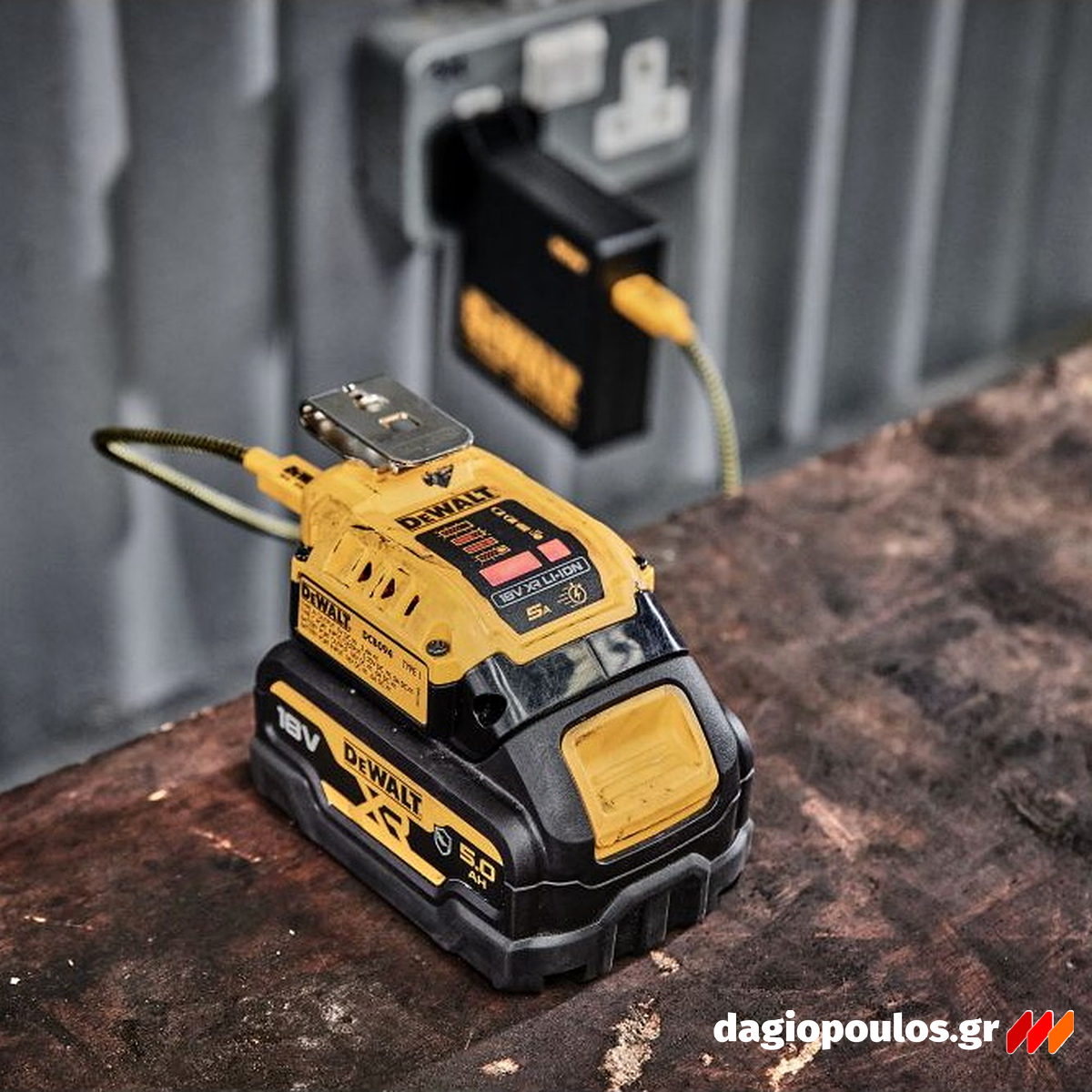 DeWalt DCB094K-QW Φορτιστής Μπαταρίας Με Κλιπ Ζώνης 18V Li-Ion + Καλώδιο USB