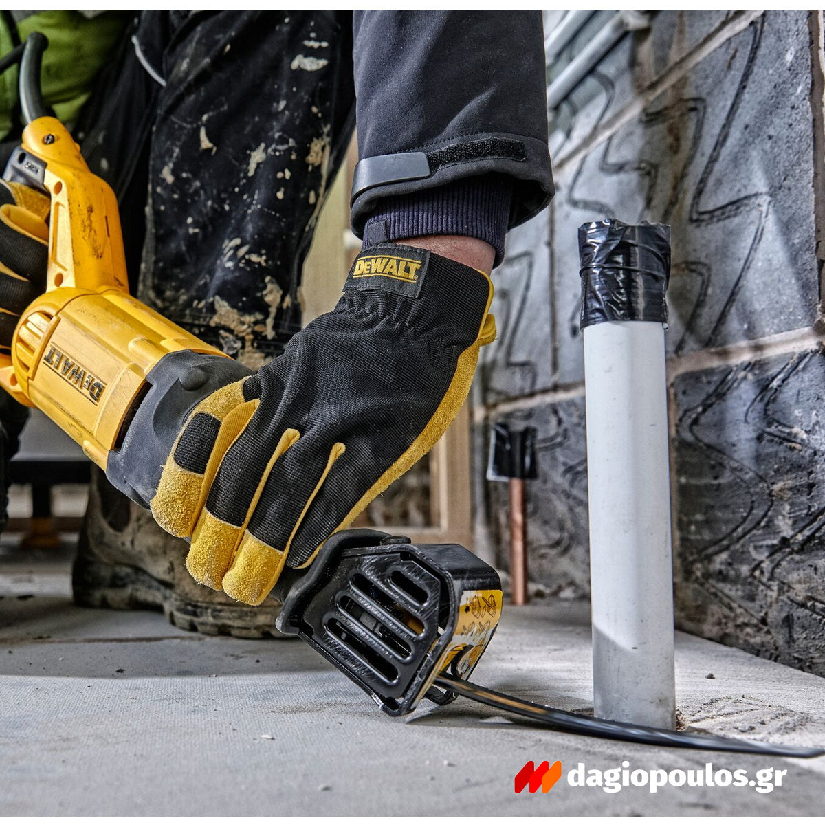 DeWalt DWE305PK-QS Ηλεκτρική Σπαθοσέγα (Σεγάτσα) 1100W