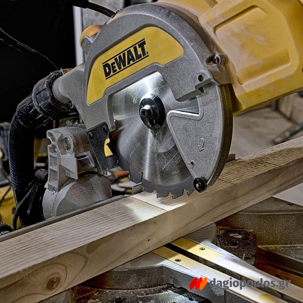 DeWalt DWS777-QS Ηλεκτρικό Συρόμενο Δισκοπρίονο (Radial) 1800W 216mm
