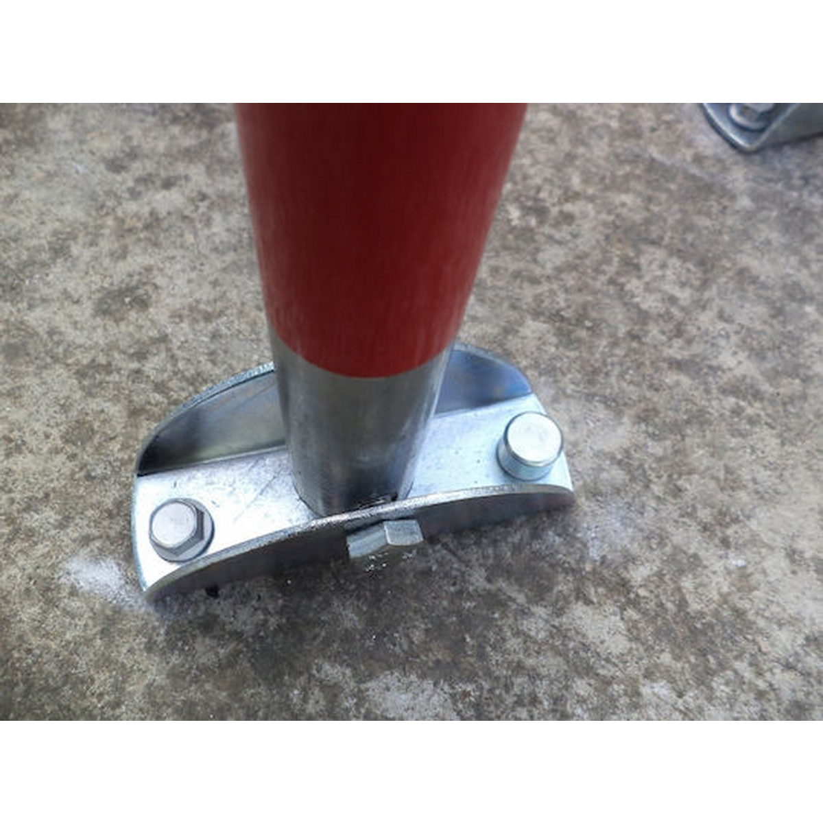 Μπάρα Παρεμπόδισης Παρκαρίσματος Αρθρωτή Γαλβανιζέ Τύπου U Με 3 Πόδια Στενή