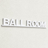 Ψηφιακή απεικόνιση επιγραφής BALL ROOM σε λευκό ακρυλικό