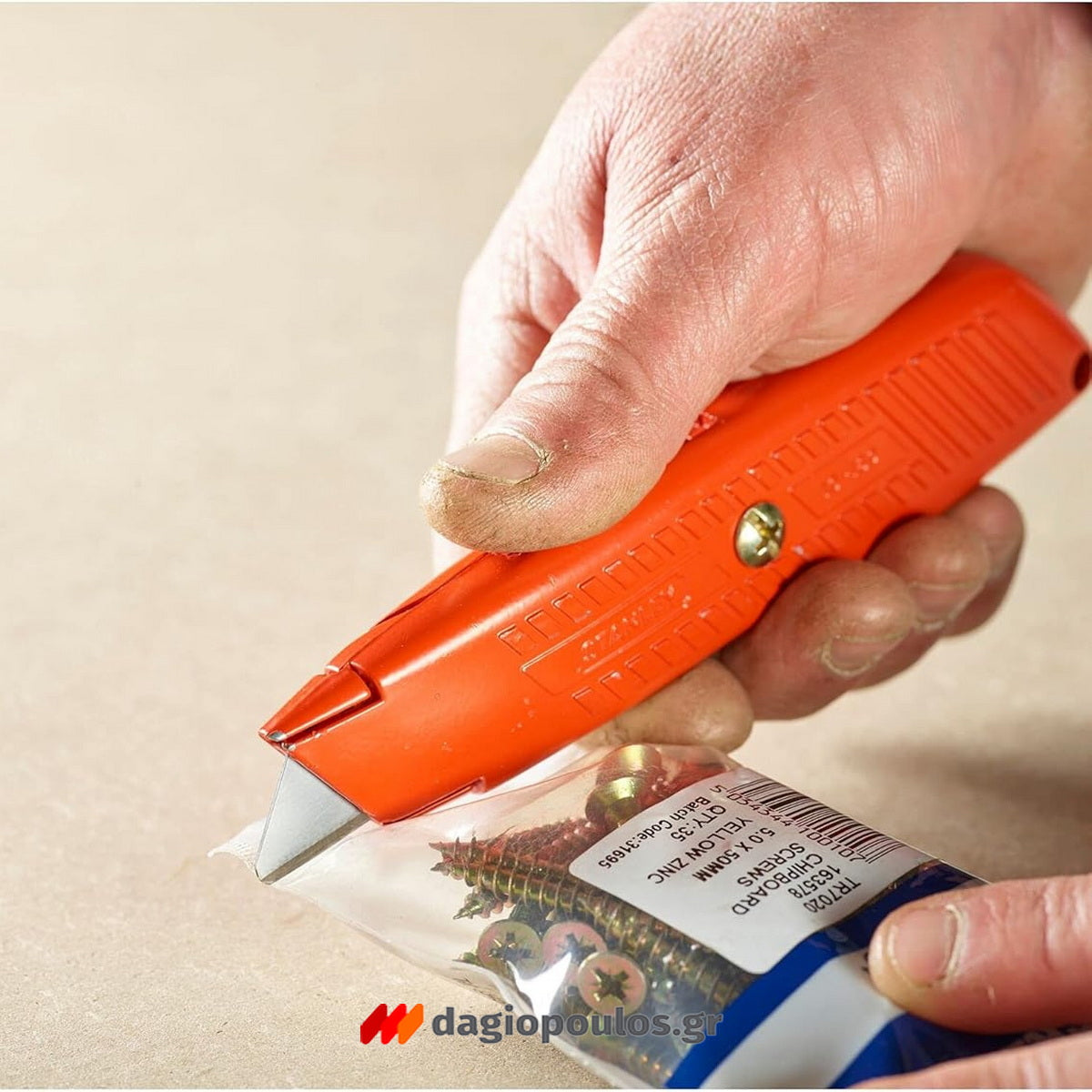 Stanley 1-10-189 Μαχαίρι Κόφτης Μοκέτας (Φαλτσέτα) Με Ασφάλεια Και Επαναφερόμενη Λάμα