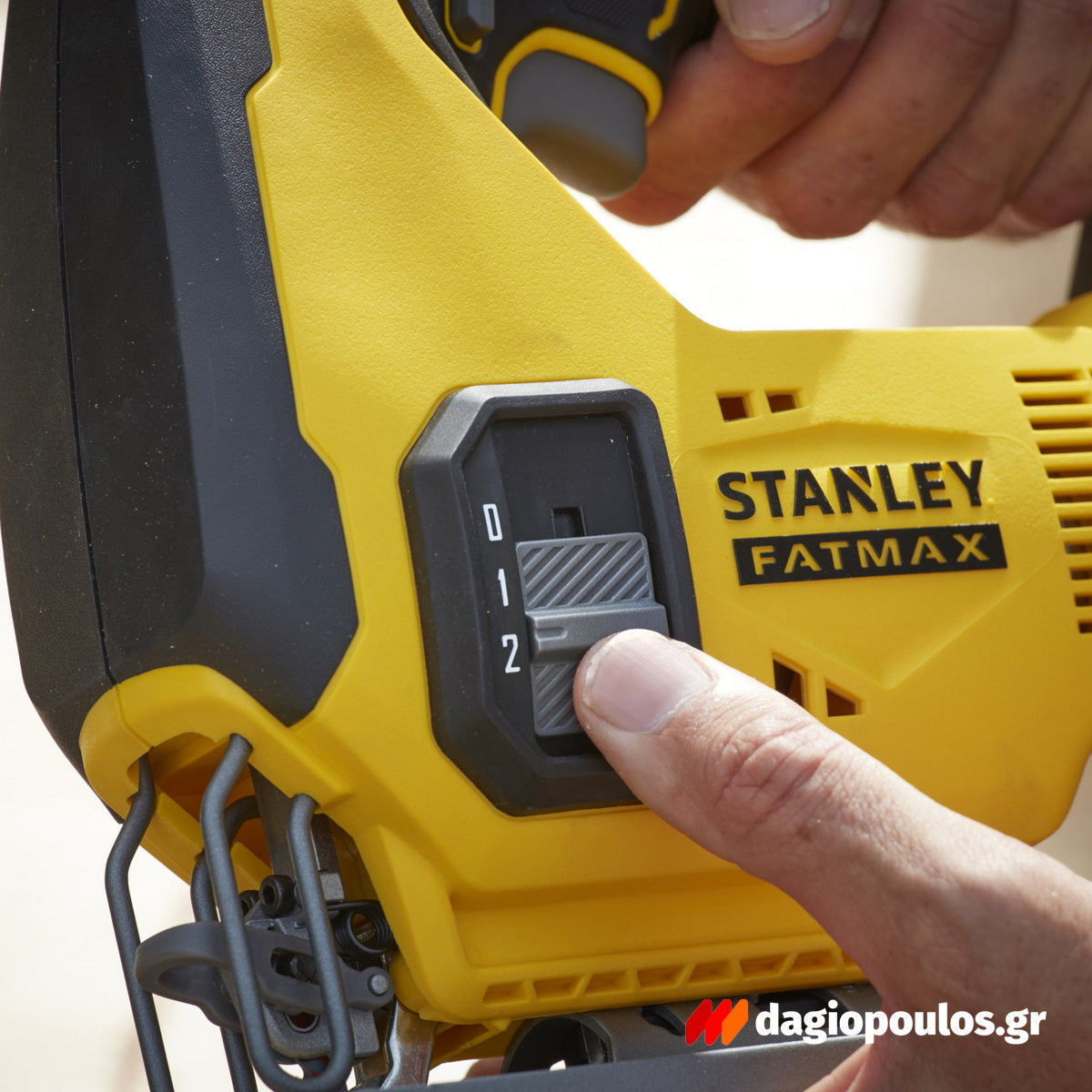 Stanley SFMCS600M2K-QW V20 Σέγα Μπαταρίας 18V Li-Ion Με 2 Μπαταρίες 4.0Ah & Βαλίτσα