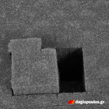 Κοντινό στην εσωτερική αφρώδη επένδυση της βαλίτσας Yato YT-08903 με προκομμένες θήκες