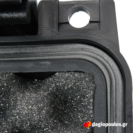 Σύνθεση με πολλές ερμητικές βαλίτσες εργαλείων Yato στοιβαγμένες για οργάνωση αποθήκευσης